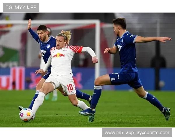 多特蒙德边路传切与直塞结合,前场威胁明显